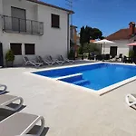 Viktor And 2 Pansiyon *