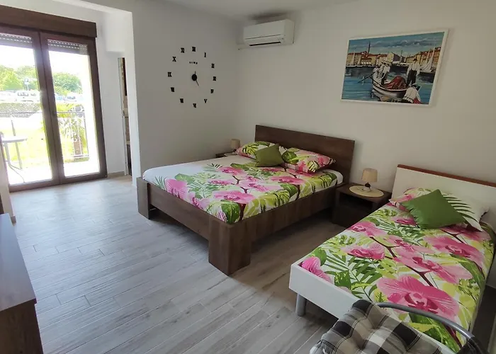 Privatunterkunft Viktor And 2