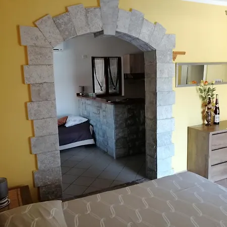 Ostanak kod kuće Viktor And 2 *